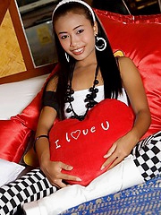 32 Kilo Thai teen is introduced to a Sybian Machine
